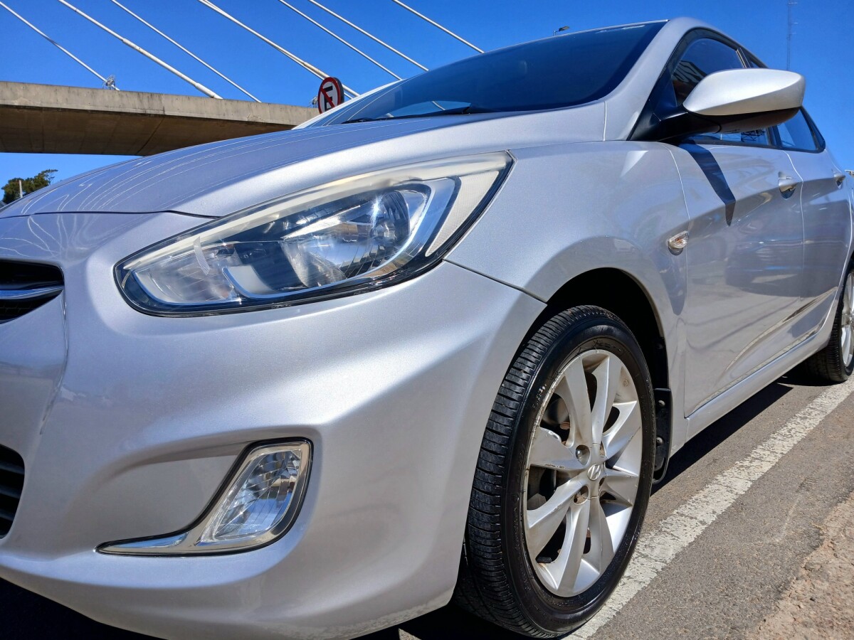 Hyundai Accent GL 1.4 EXCELENTE ESTADO! | Permuta / Financia Hyundai Accent GL 1.4 EXCELENTE ESTADO! | Permuta / Financia