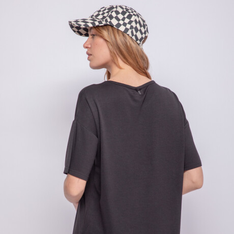 REMERA SELVA Negro
