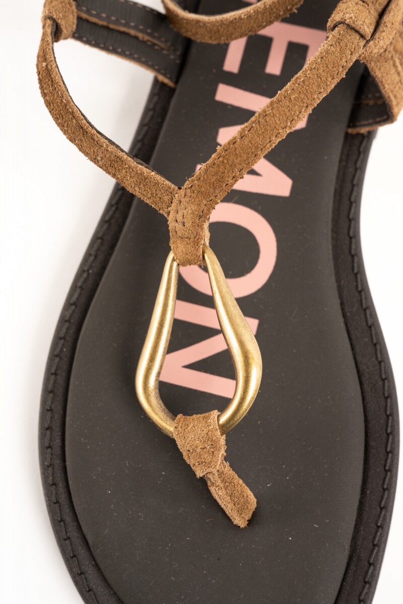 Sandalia Con Argolla Camel