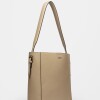 Cartera Al Hombro Akira en Efecto Cuero Liso Taupe