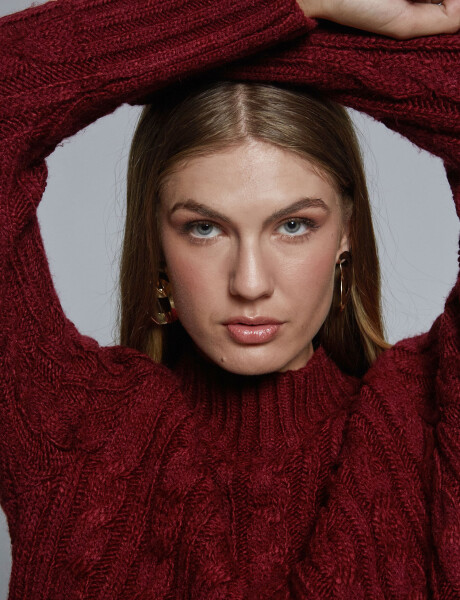 Sweater ochos bordo