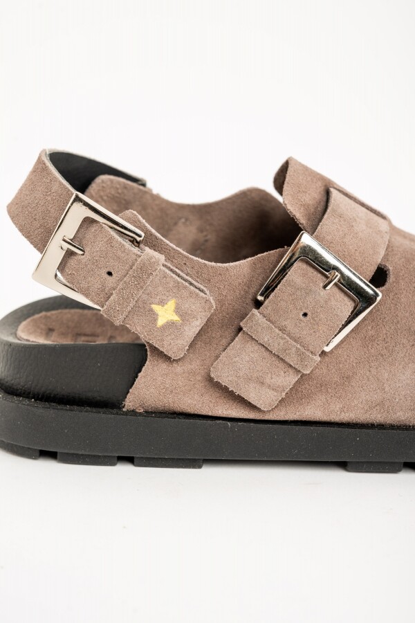 Zueco Cuero Con Hebillas Vison