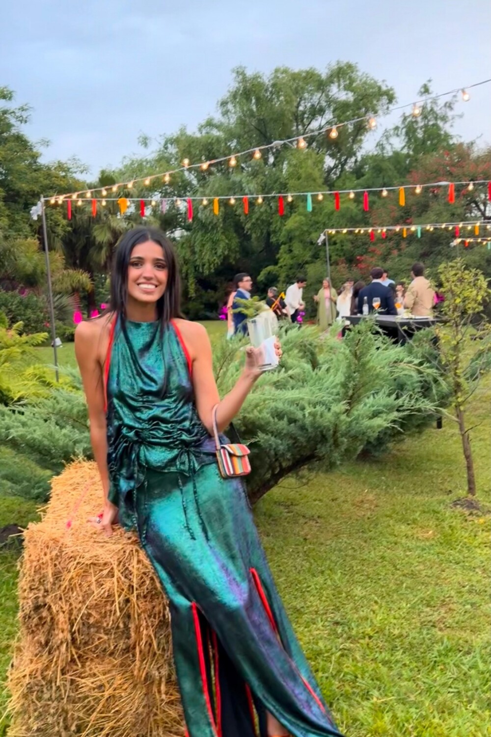 Guest Skirt Petróleo / Rojo