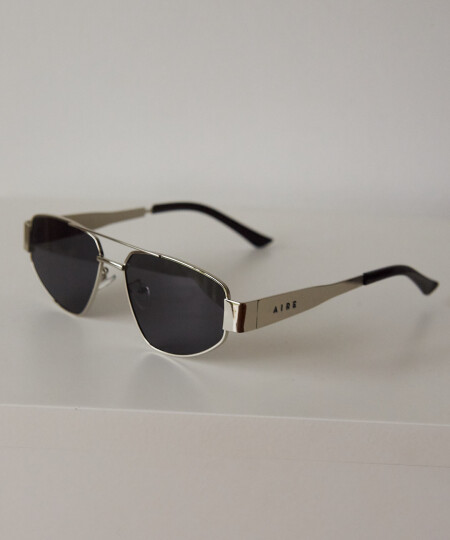 METAL TRIANGLE SUNNIES SILVER/BLACK