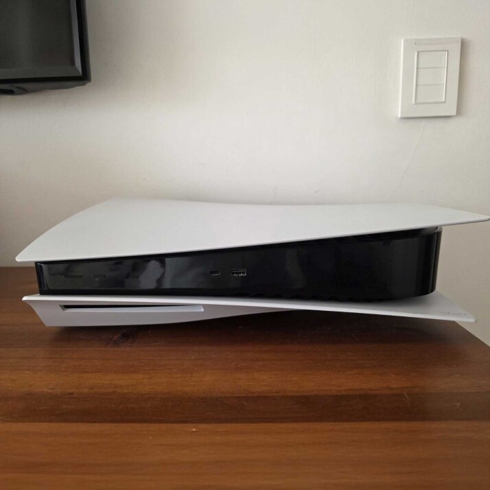 Play Station 5 - 825GB Play Station 5 - 825GB