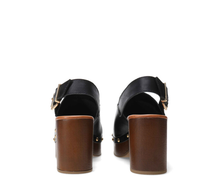 Zapato tipo zueco con pulsera Preto
