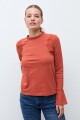 Remera con broderie lacre