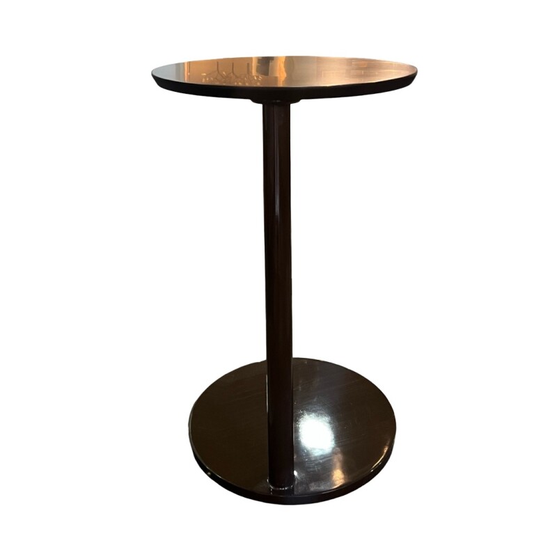 Mesa de arrimo - Producto con detalles. Mesa de arrimo - Producto con detalles.