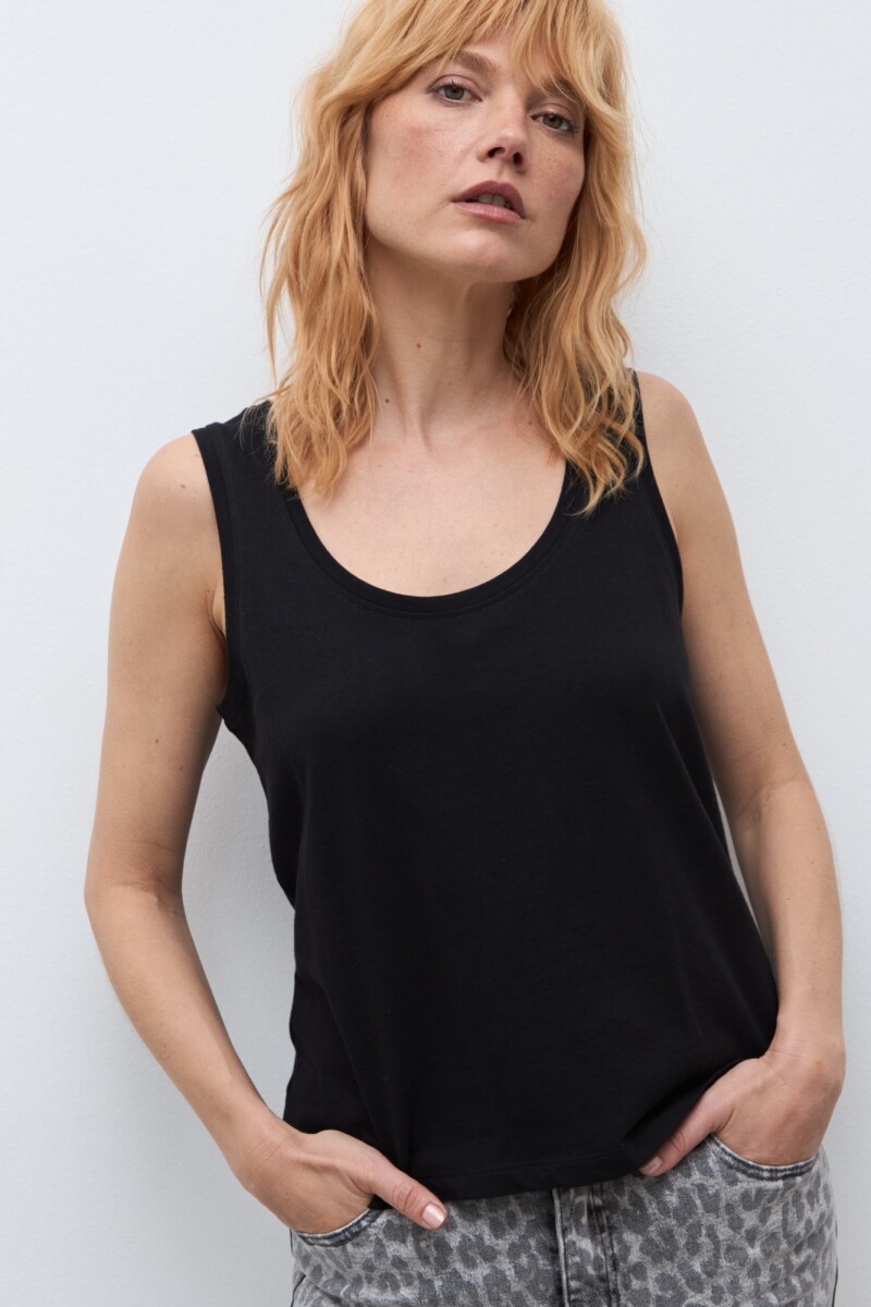 Musculosa escote a la base negro