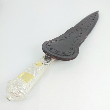 Puñal de plata 925 con apliques en oro 18ktes. Puñal de plata 925 con apliques en oro 18ktes.