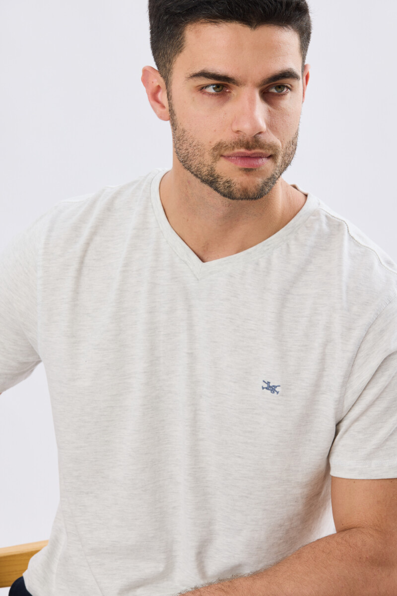 REMERA BÁSICA V DE ALGODÓN - Gris 