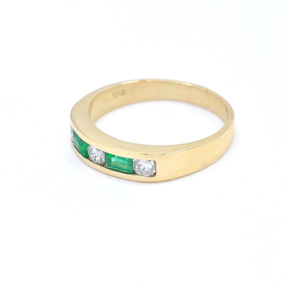 Anillo en oro 18k brillantes y esmeraldas Anillo en oro 18k brillantes y esmeraldas