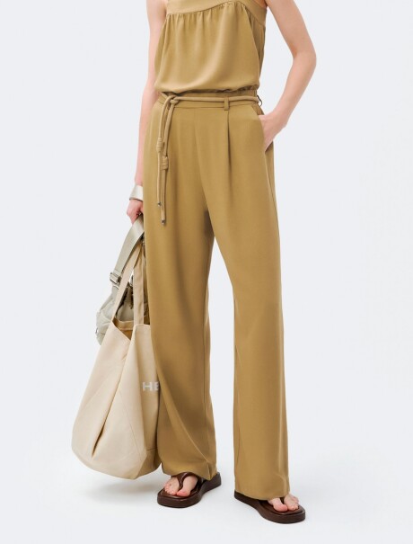 PANTALONES RECTOS CON CINTURÓN MARRON