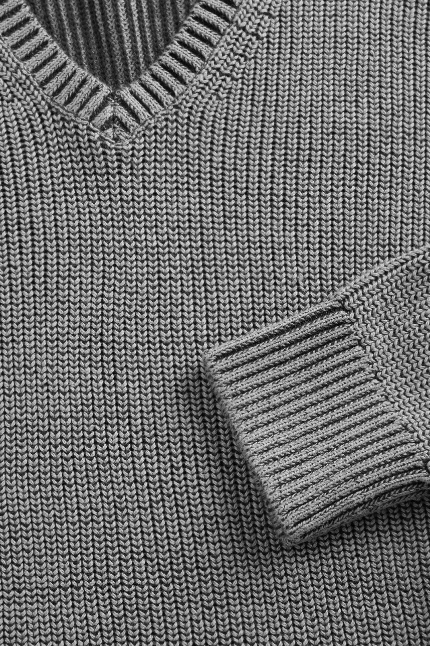 Buzo Cuello V Rib Hombre Pilot Grey