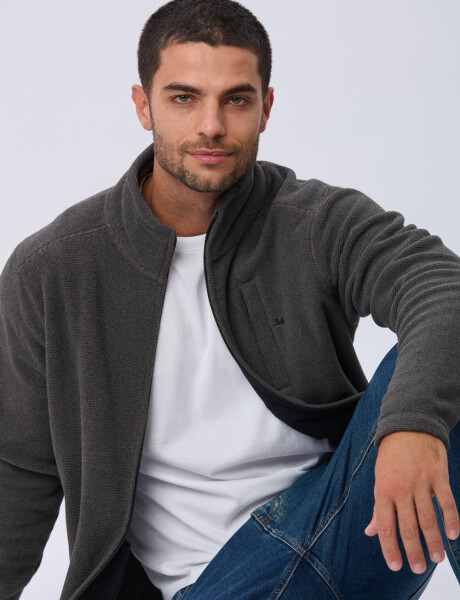 CAMPERA POLAR TEXTURADO LIVIANA Gris