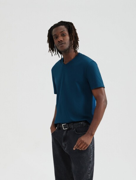 CAMISETA BÁSICA MANGA CORTA CUELLO EN V AZUL