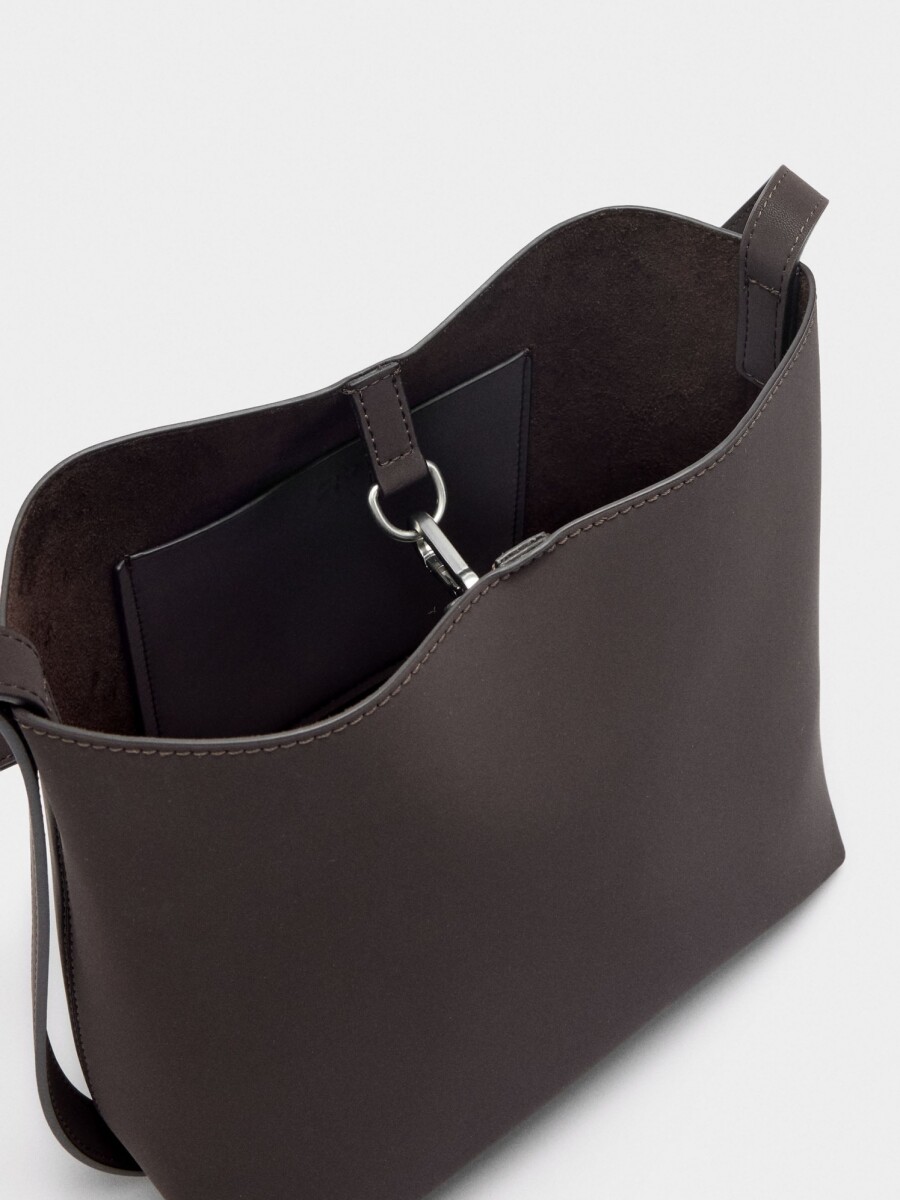 Bolso De Hombro Con Textura Suave marron