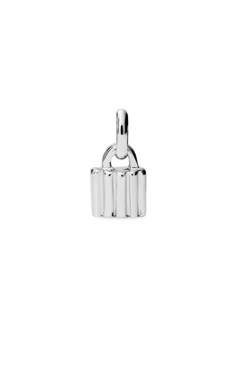 CHARM BAÑADO EN PLATA DE LEY CON FORMA DE CANDADO. Charm