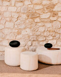Mesa auxiliar Drasi de cemento con acabado efecto travertino Ø60 cm Mesa auxiliar Drasi de cemento con acabado efecto travertino Ø60 cm