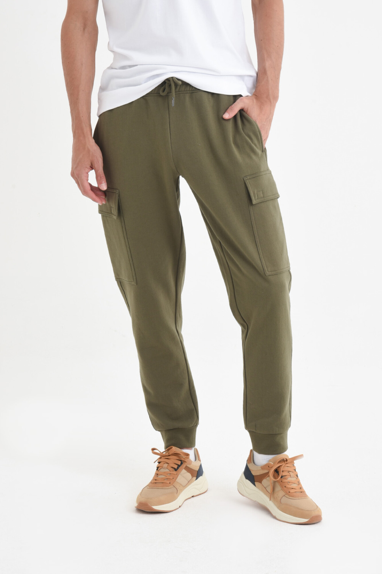 Pantalon new arrivals cargo deportivo