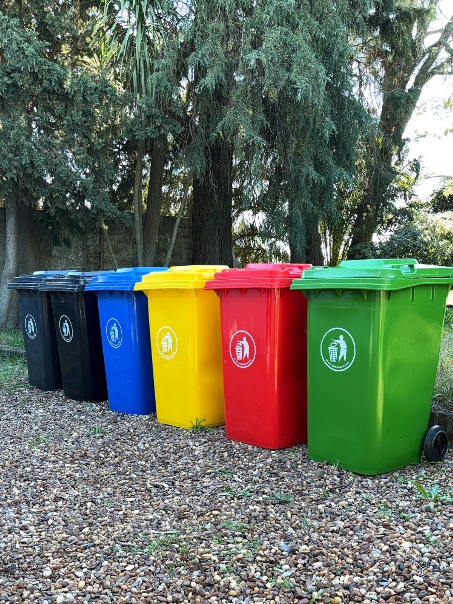 CONTENEDOR PARA RESIDUOS 240L rojo