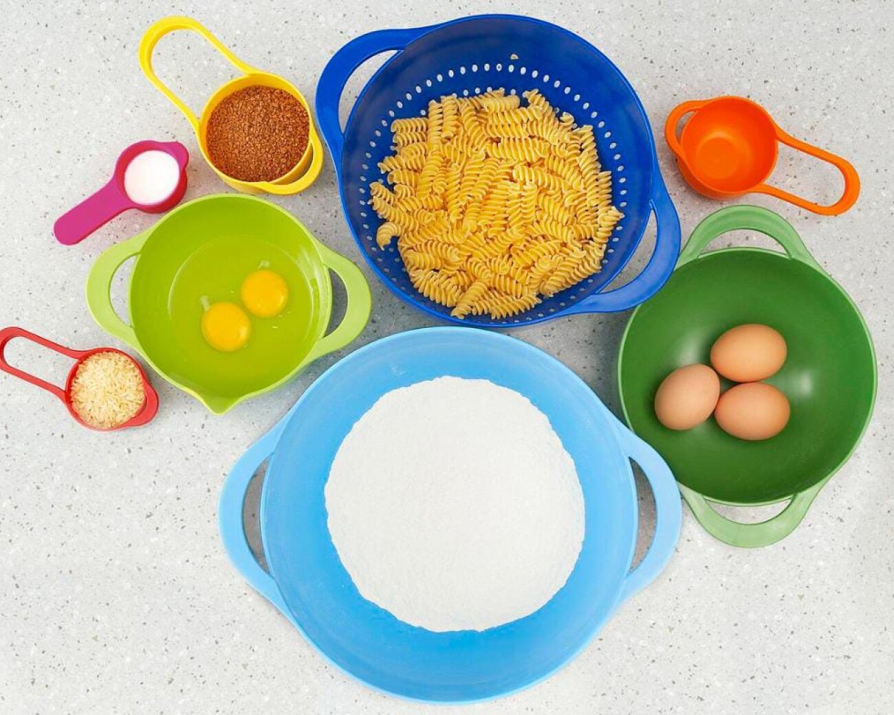 Set de 8 piezas de preparación de alimentos “Nest™ Duo” (cuencos + colador + tazas medidoras) Set de 8 piezas de preparación de alimentos “Nest™ Duo” (cuencos + colador + tazas medidoras)