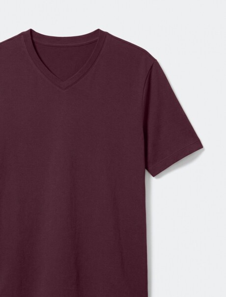 CAMISETA BÁSICA WORLD CUELLO EN V ROJO