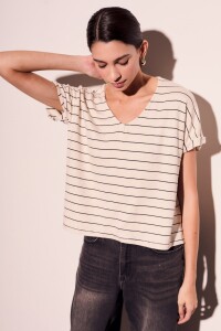 Remera Con Lino Rayas Arena