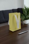 Bolsa cartulina laminada 10x05x15 cm AMARILLO