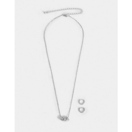 Set De Collar Y Aros Pasantes Bañado En Oro Plateado