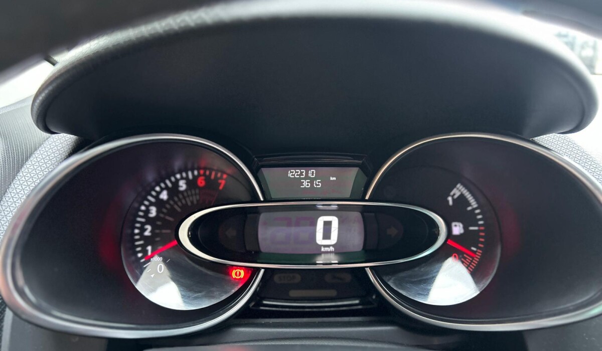 Renault Clio 1.2 Expression - 2017 Renault Clio 1.2 Expression - 2017