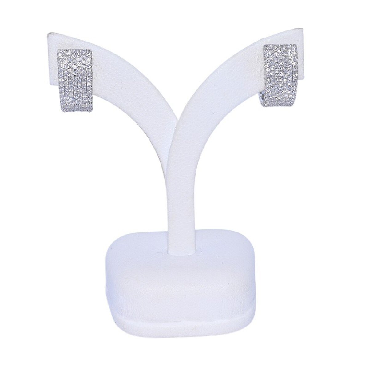 Aros Oro 18 k blanco con brillantes, engarce pavé. 