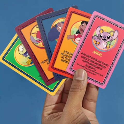 Juego de Cartas Monopoly Deal Edición Stitch en Español U