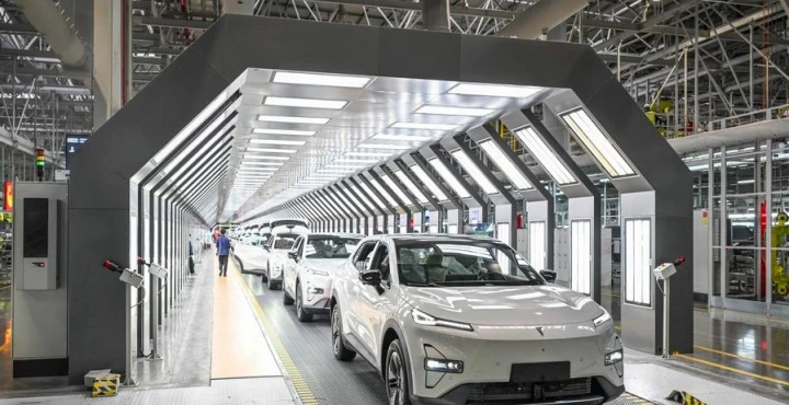 China acelera: Producción y ventas de autos crecen más de 10% en 2025