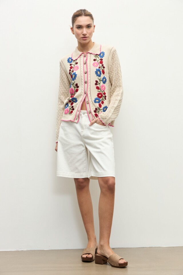 Cardigan bordado floral beige