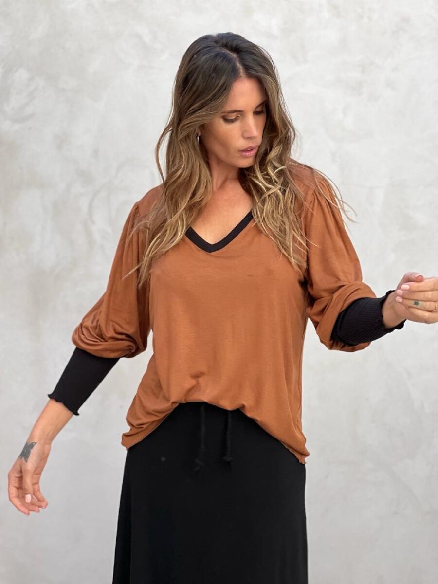 BLUSA GORM - NEGRO Y CAMEL 