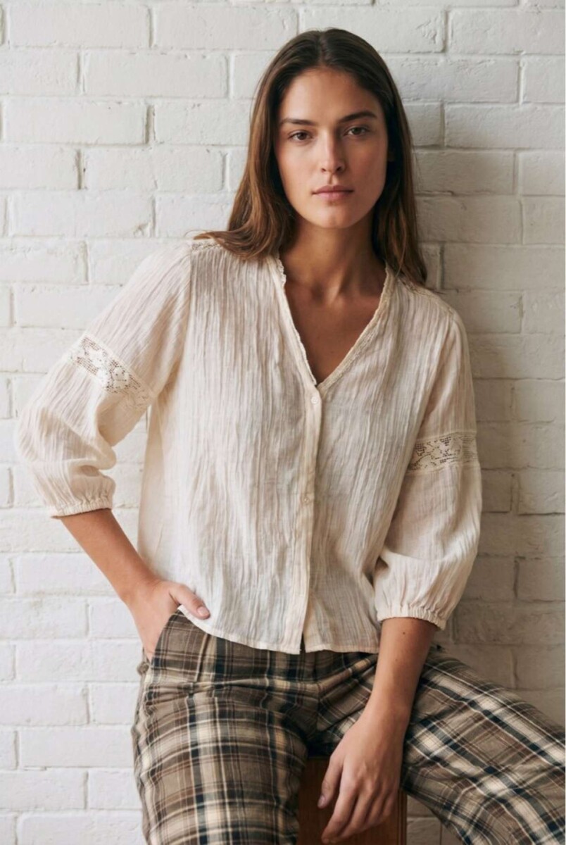 Blusa Con Encajes Bordados - Arena 