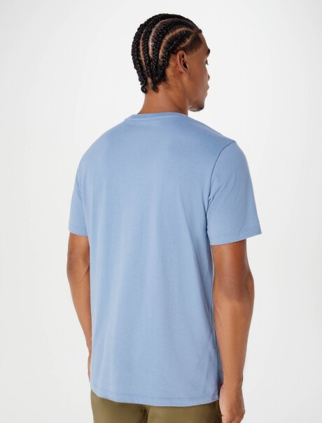 CAMISETAS BÁSICAS REGULAR WORLD AZUL CLARO