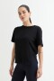Remera con tajo NEGRO