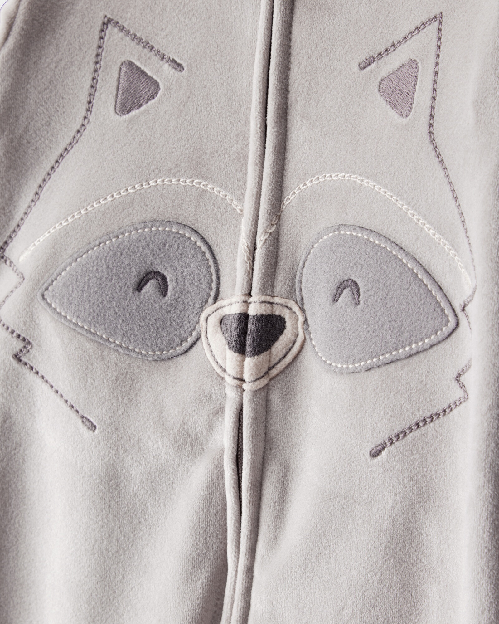 Pijama una pieza de DreamPlush, con pie, estampa mapache Sin color