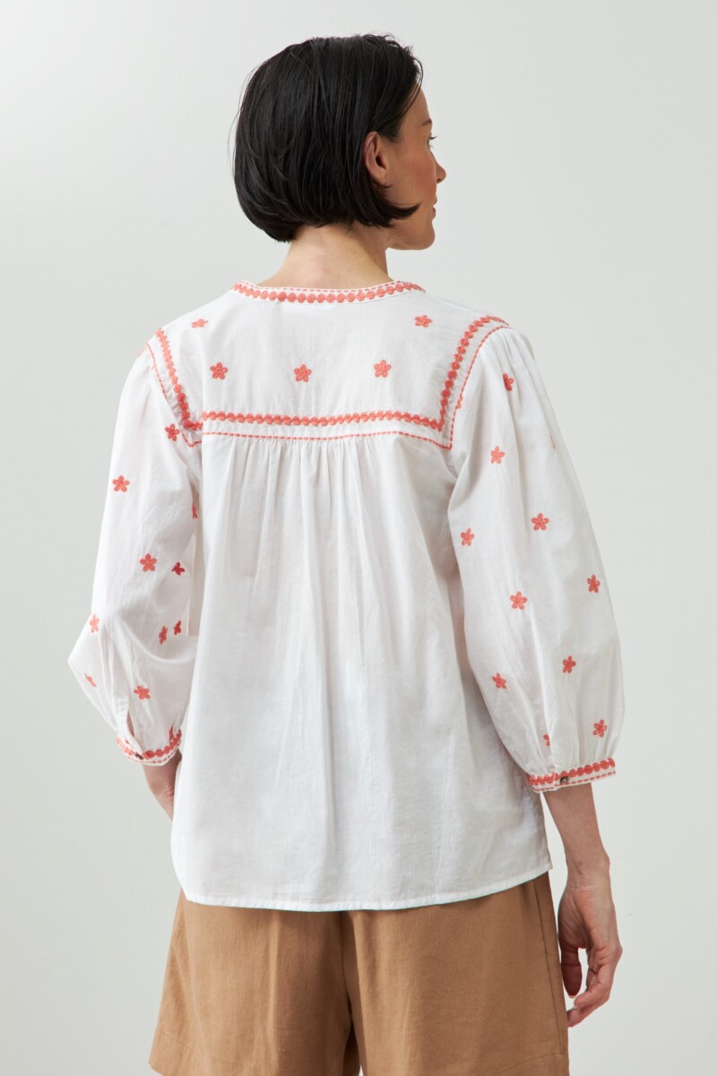 Blusa boho con bordados blanco