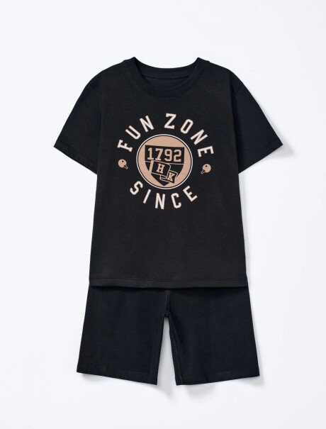 CONJUNTO INFANTIL CON ESTAMPADO NEGRO