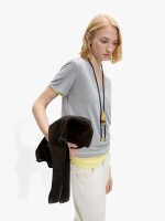 Camiseta Básica Cuello Pico gris