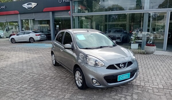 Nissan March Extra Full 1.6 - 2015 Nissan March Extra Full 1.6 - 2015