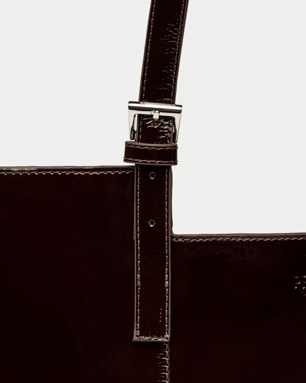 Bolso The Icon en cuero charol arrugado Red Tabaco