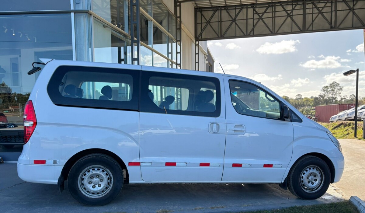 Hyundai H1 12Plz Minibus Diesel - 2014 Hyundai H1 12Plz Minibus Diesel - 2014