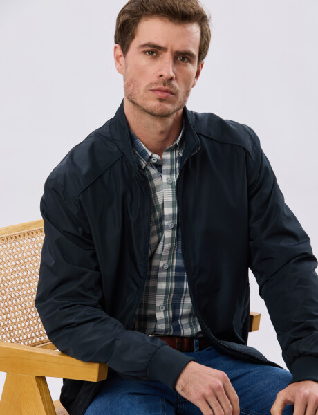 CAMPERA LIVIANA DE NYLON Azul