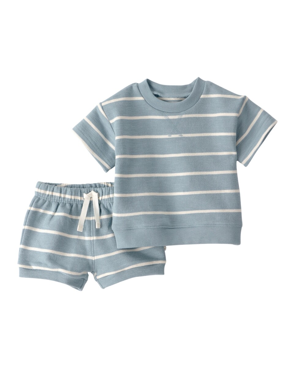 Set dos piezas de algodón orgánico, short y remera, azul y blanco, diseño a rayas 