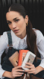 BILLETERA LORENZA HILOS MULTICOLOR C/HUESO