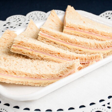 Sandwich de jamón y queso (4 unidades) Pan negro